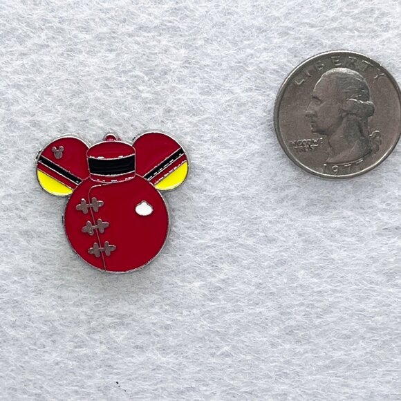 🔮 5/$25 Disney Cast Costumes Great Movie Ride Pin - Picture 2 of 3